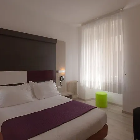 Hotell Genius Downtown 3*