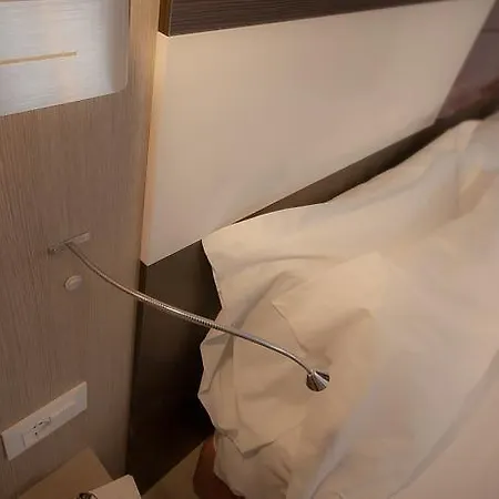 Hotell Genius Downtown 3*