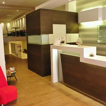 מלון Genius Downtown 3*