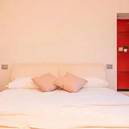 The Rent - One-bedroom In Cenisio District Apartman