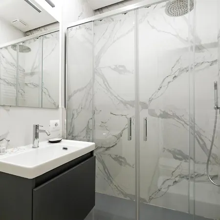 Brand New Apts Lima M1 *