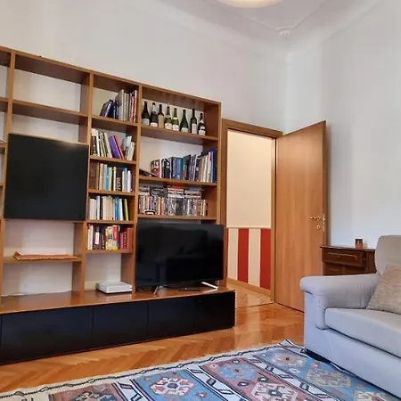 Altido Homey Flat With Balcony In Historical Centre *