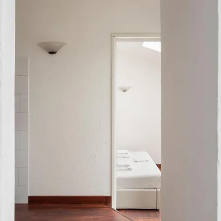 1 Bedroom & 1 Living Apt - Duomo 5 Milano