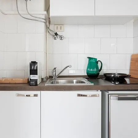 1 Bedroom & 1 Living Apt - Duomo 5 *