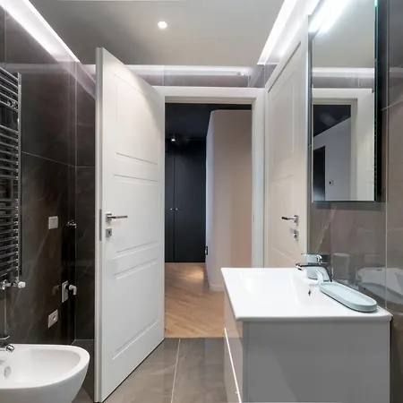 Brera Premium Near Duomo Wifi Apartment Milan
