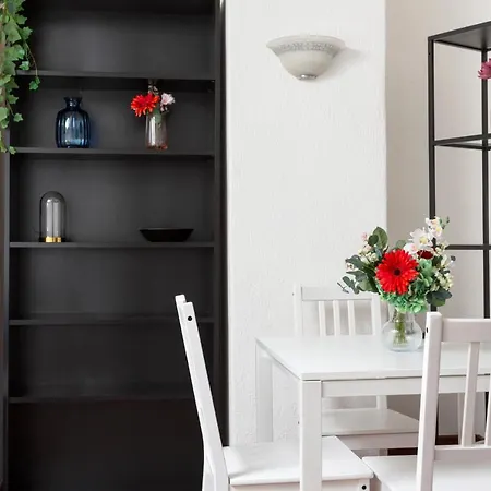 1 Bedroom & 1 Living Apt - Duomo 5 Lägenhet