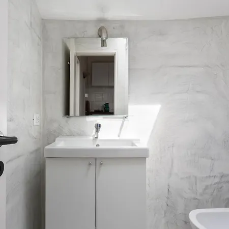 1 Bedroom & 1 Living Apt - Duomo 5 Lägenhet *