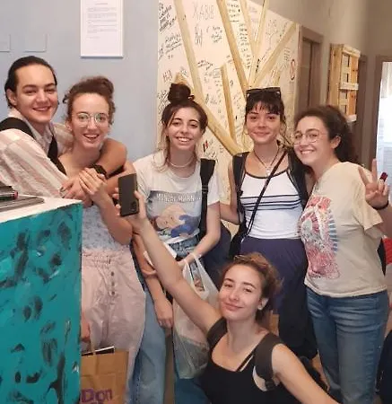 بيت شباب Gloria