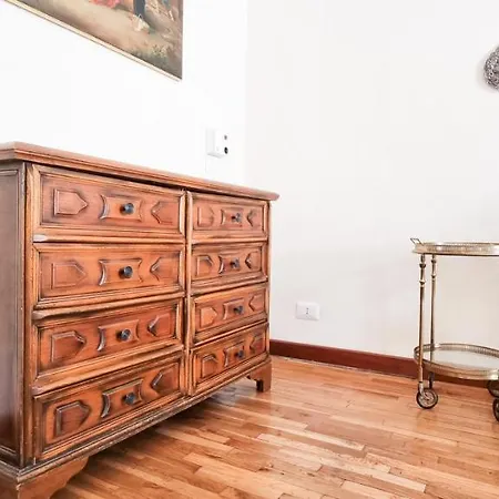 Daire Joivy Vintage And Gorgeous 2-bed Flat Near Sforzesco Castle *