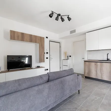 Modern Apt With Terrace And Parking! Milaan