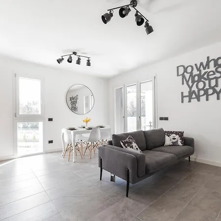 Modern Apt With Terrace And Parking! Апартаменты Милан