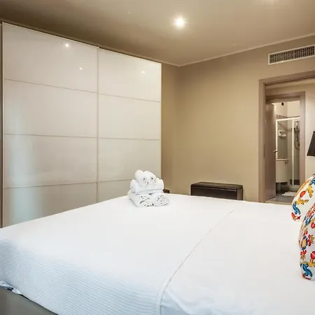 Gemma Preziosa Tra Il Castello Sforzesco Ed Il Duomo Di By Easylife *