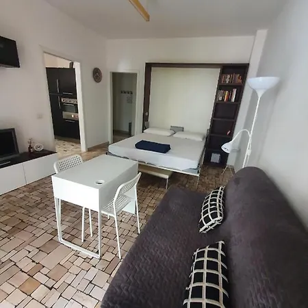 Bruzzesi Cozy Studio Apartment