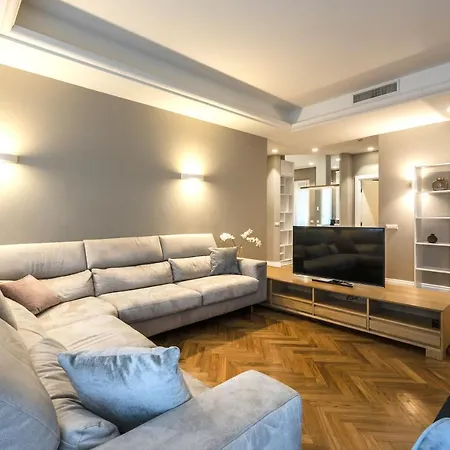 Apartment Heart Duomo District Milan