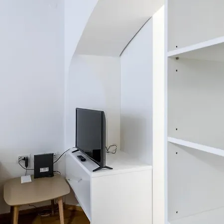 Apartment Joivy Fulcorina Milan