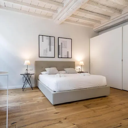 Apartment Joivy Fulcorina Milan