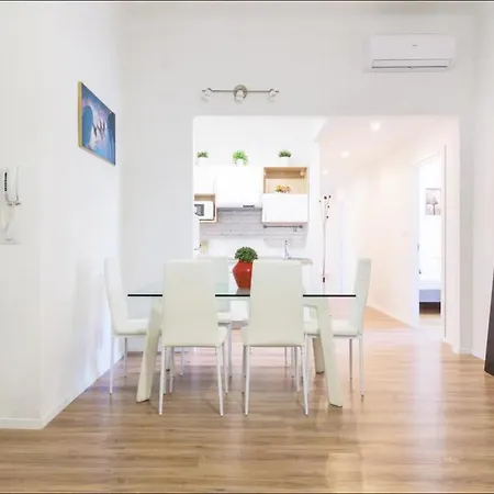 아파트 Luxury 4 Bedrooms Close To Duomo *