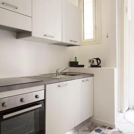 Youhosty - Paoli 3 * Milan
