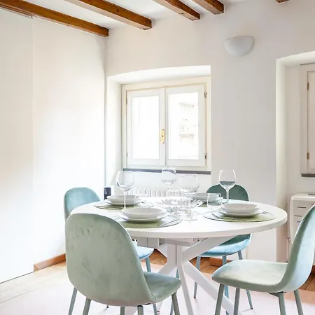 New Apt. Historical Center Milano - Monforte 18 Milano
