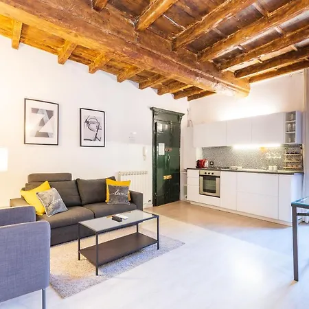 - Alzaia Naviglio Grande Apartment *