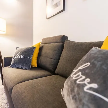 Apartment - Alzaia Naviglio Grande Milan