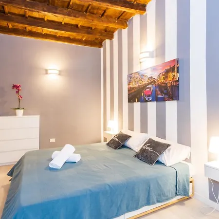 - Alzaia Naviglio Grande Apartment Milan