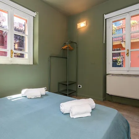 - Alzaia Naviglio Grande Apartment