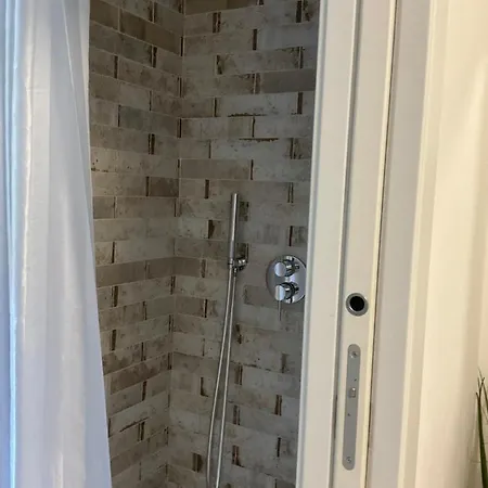 25 - Near Metro M3 Apartment *