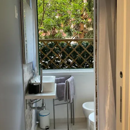 25 - Near Metro M3 Milan