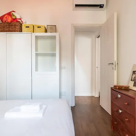 Cozy Near Station Apartman Milánó