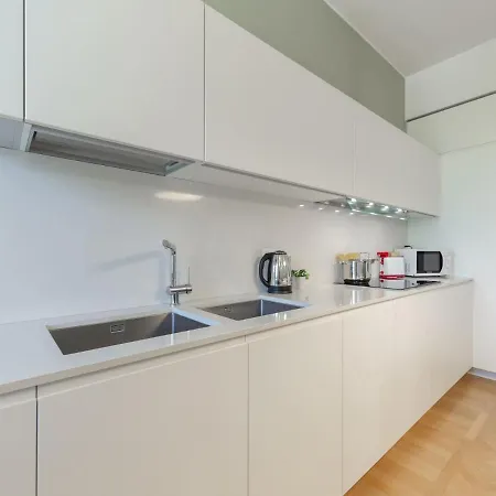 The Best Rent - Spacious Three-bedroom With Terrace Apartamento