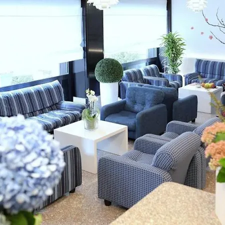 曼尼尼酒店 酒店