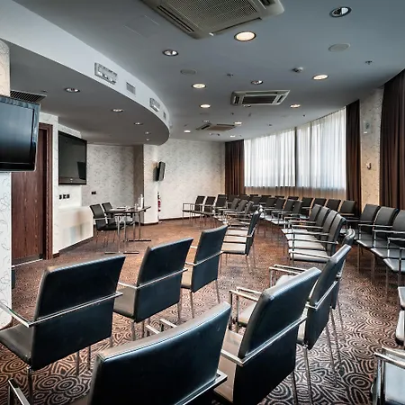 Crowne Plaza By Ihg 4*