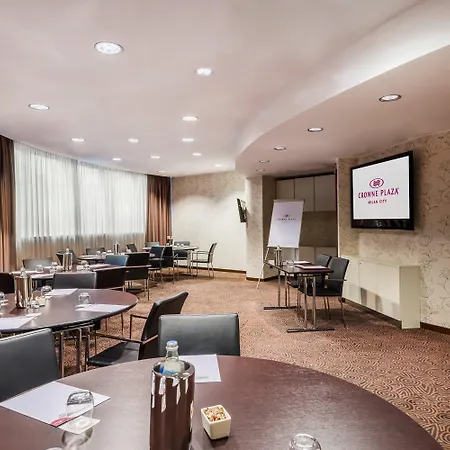 Crowne Plaza By Ihg Hotel 4*