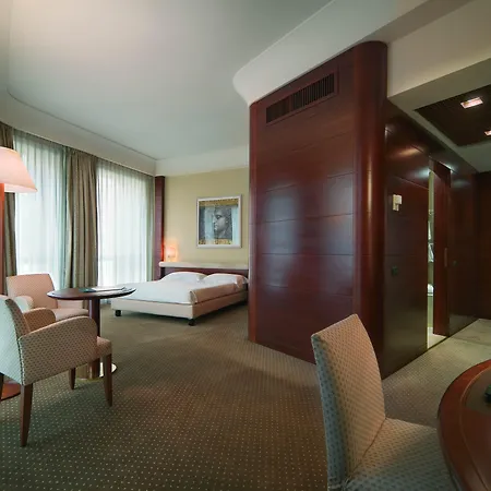 Unahotels Cusani Hotel