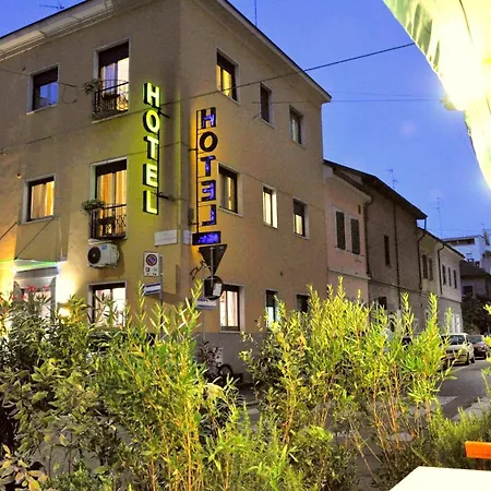 Hotel Dover 2*