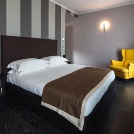 Fifty House Cellini Hotel Milano