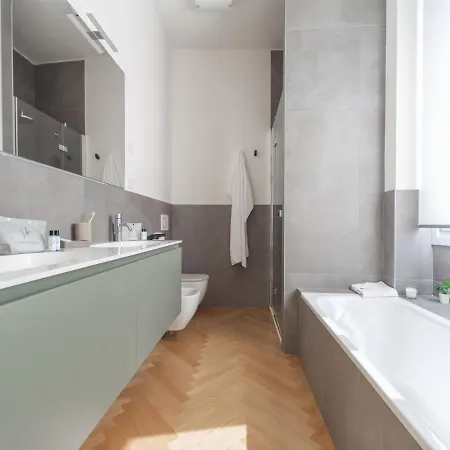 The Best Rent - Spacious Three-bedroom With Terrace * Milan