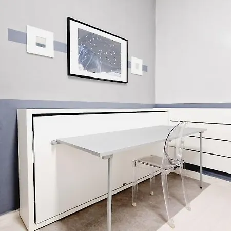 Charming Station Apartment