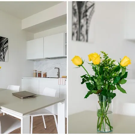 Joivy Uptown Flats With Balcony, Good Connection To Centre Apartment