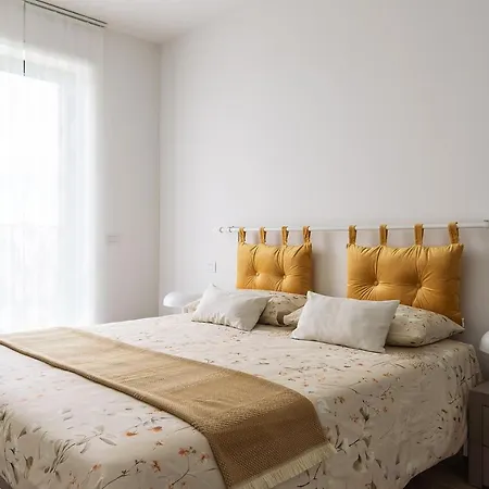 Apartment Joivy Uptown Flats With Balcony, Good Connection To Centre Milan