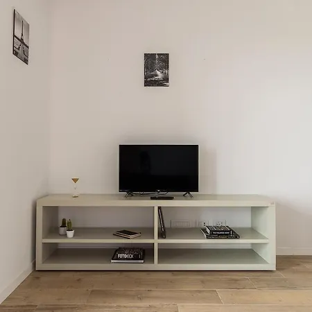 Joivy Uptown Flats With Balcony, Good Connection To Centre