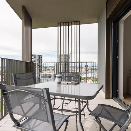 Joivy Uptown Flats With Balcony, Good Connection To Centre *