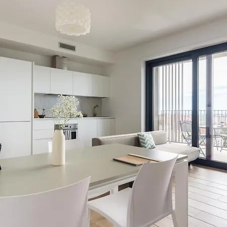 Joivy Uptown Flats With Balcony, Good Connection To Centre Apartment Milan