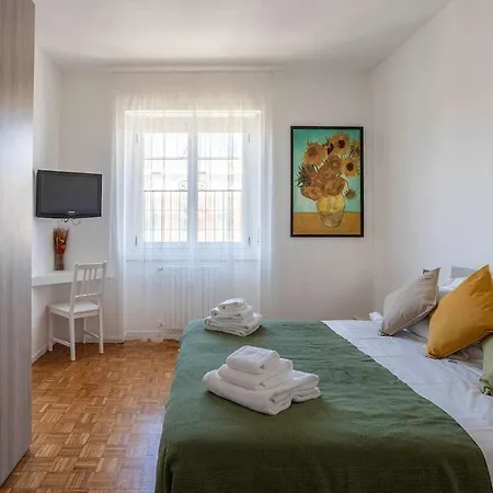 - Parking And Comfort - Spacious Up To 8 Pax * Milan