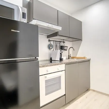 Suzzani 273 Szálloda