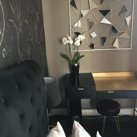 Lippi 42 With Private Garden Milano