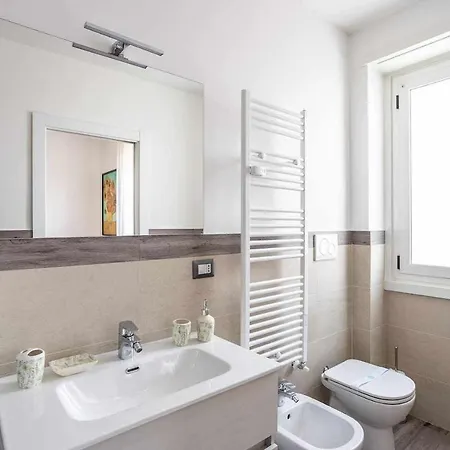 Apartment - Parking And Comfort - Spacious Up To 8 Pax Milan