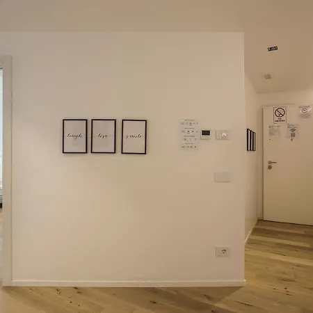 Апартаменты Chic Luxury Apartments-hosted By Sweetstay Милан