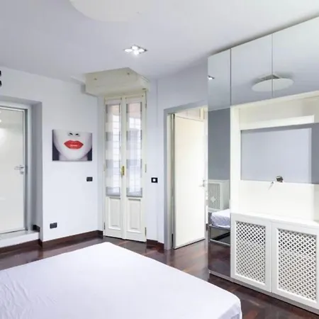 Luxury 100 Mq A Stone's Throw From The Duomo Apartment Milan